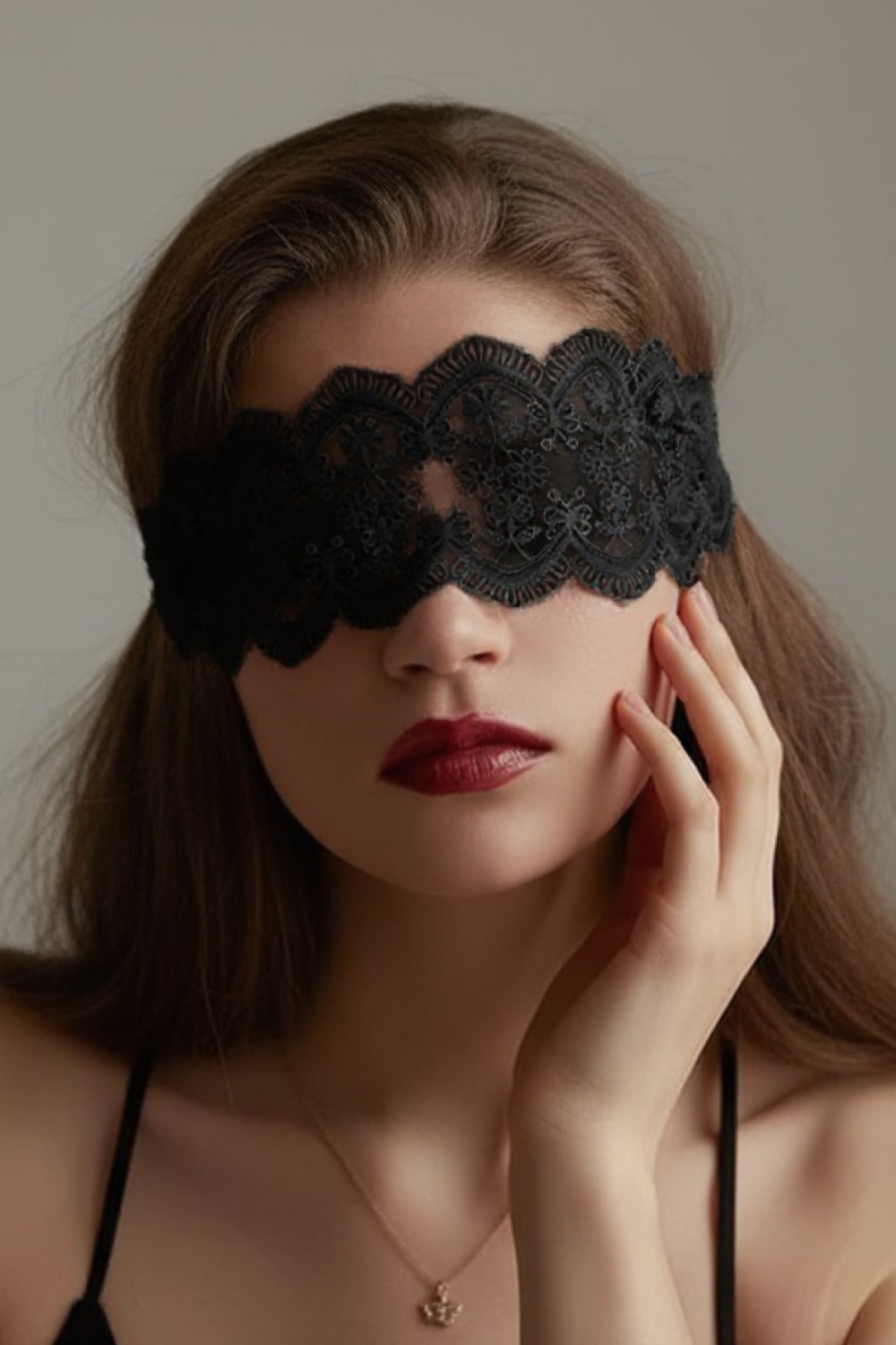 Masque Abigaël en dentelle